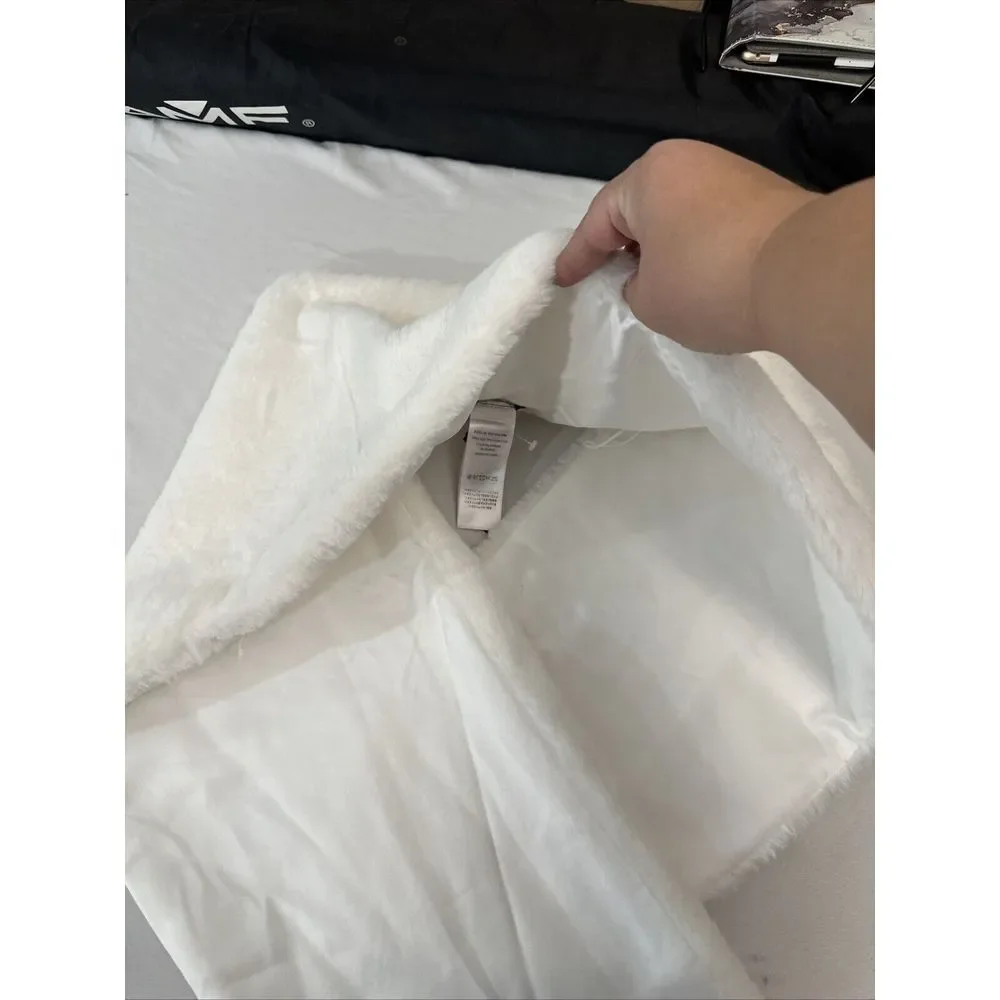 NWT $99 ADRIANNA PAPELL [ OS ] Faux Fur Shawl‎ in IVORY White